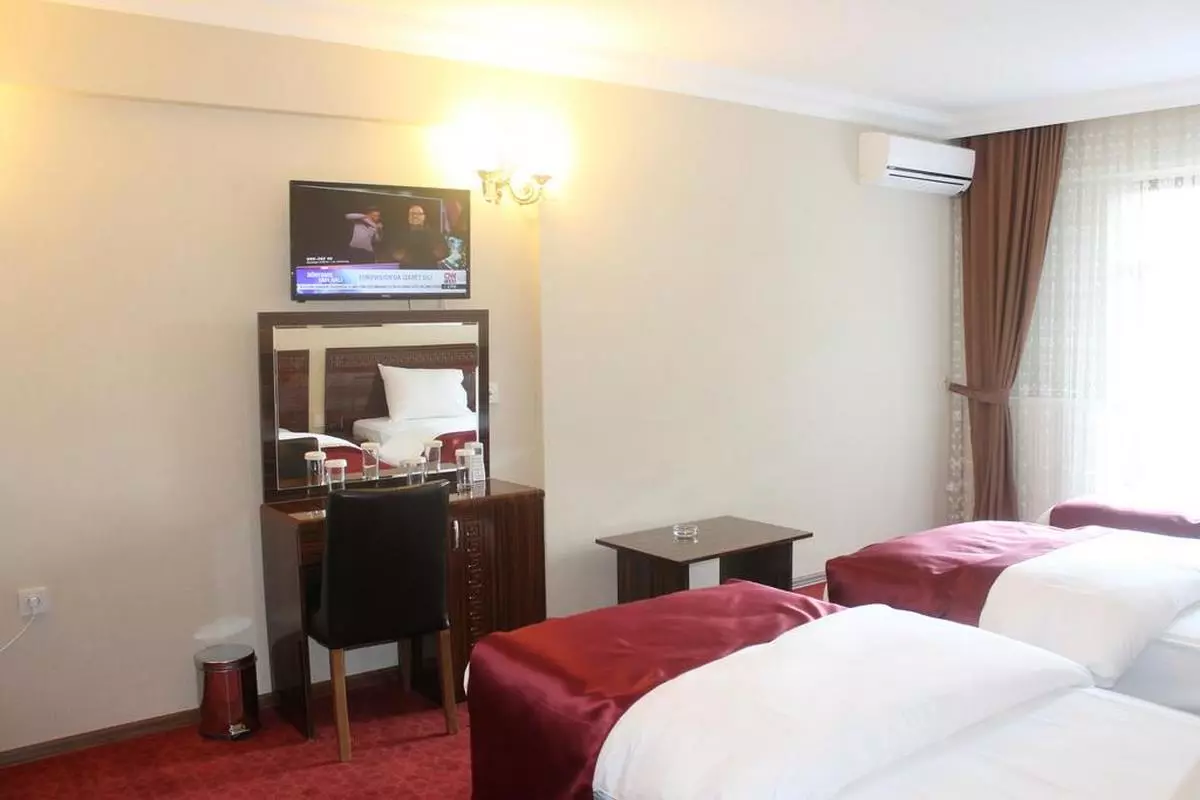 RESMINA VAN HOTEL ROOMS (Copy).jpg